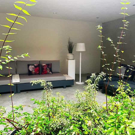 Betonnen Boshuis Oosterhout  Buitenkant foto